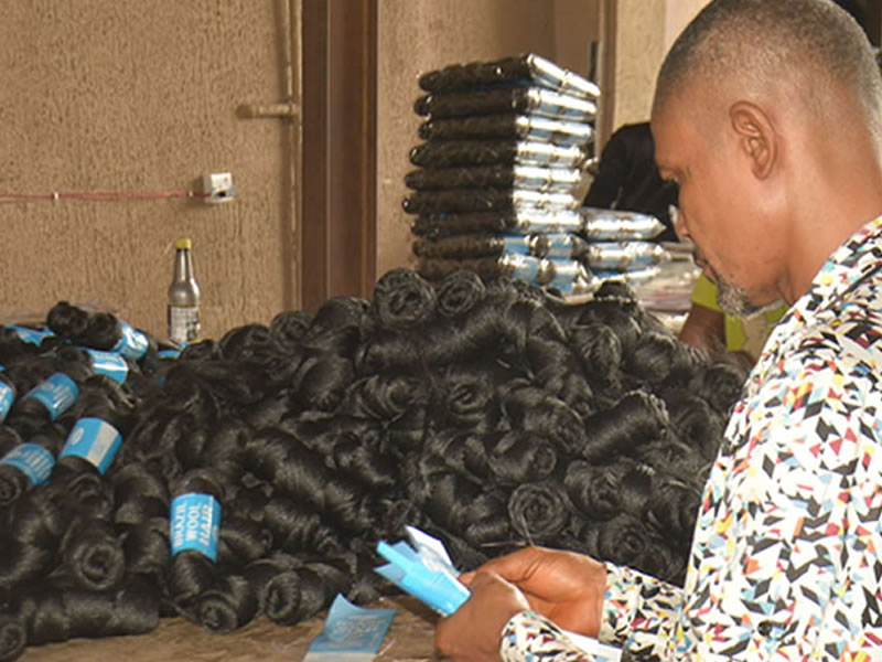 person packaging brazil wool